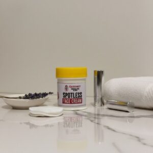Small spotless face cream for (Acne)